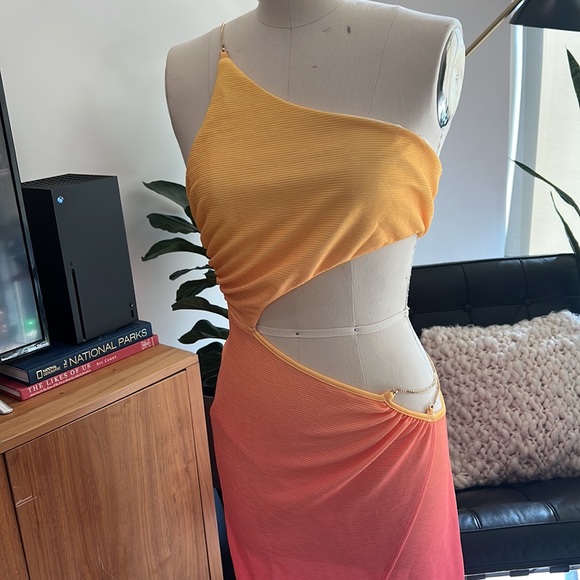 NWOT Ombré midi dress with chain detail - Picture 2 of 4